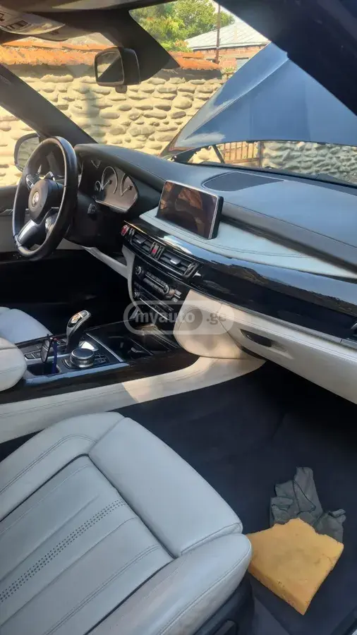 BMW X5 2017 — photo 2