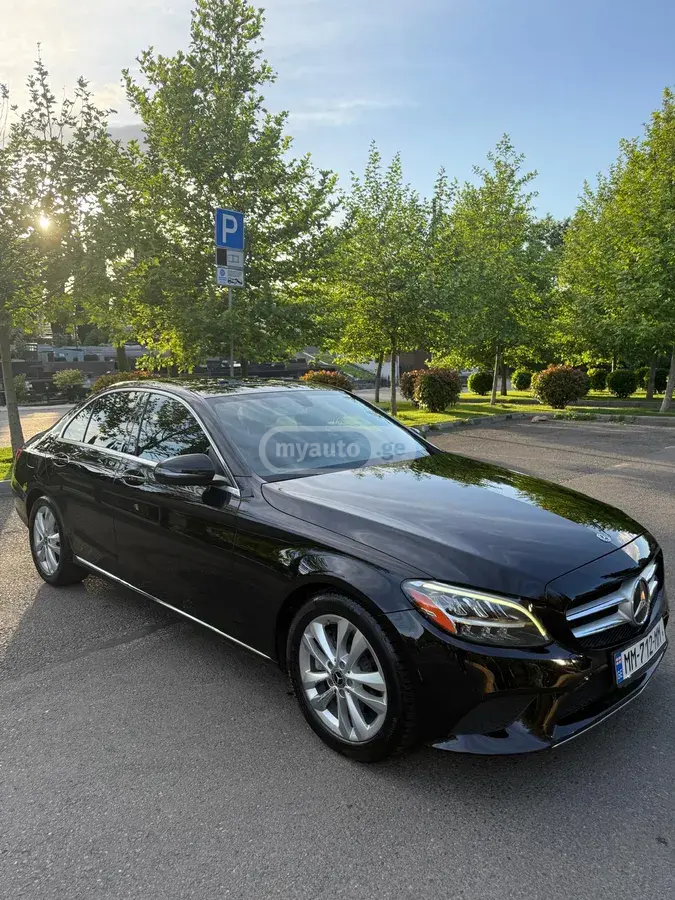 Mercedes-Benz C 300 2019 — photo 2