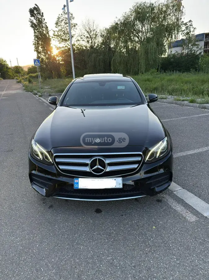 Mercedes-Benz E 300 2017 — photo 2