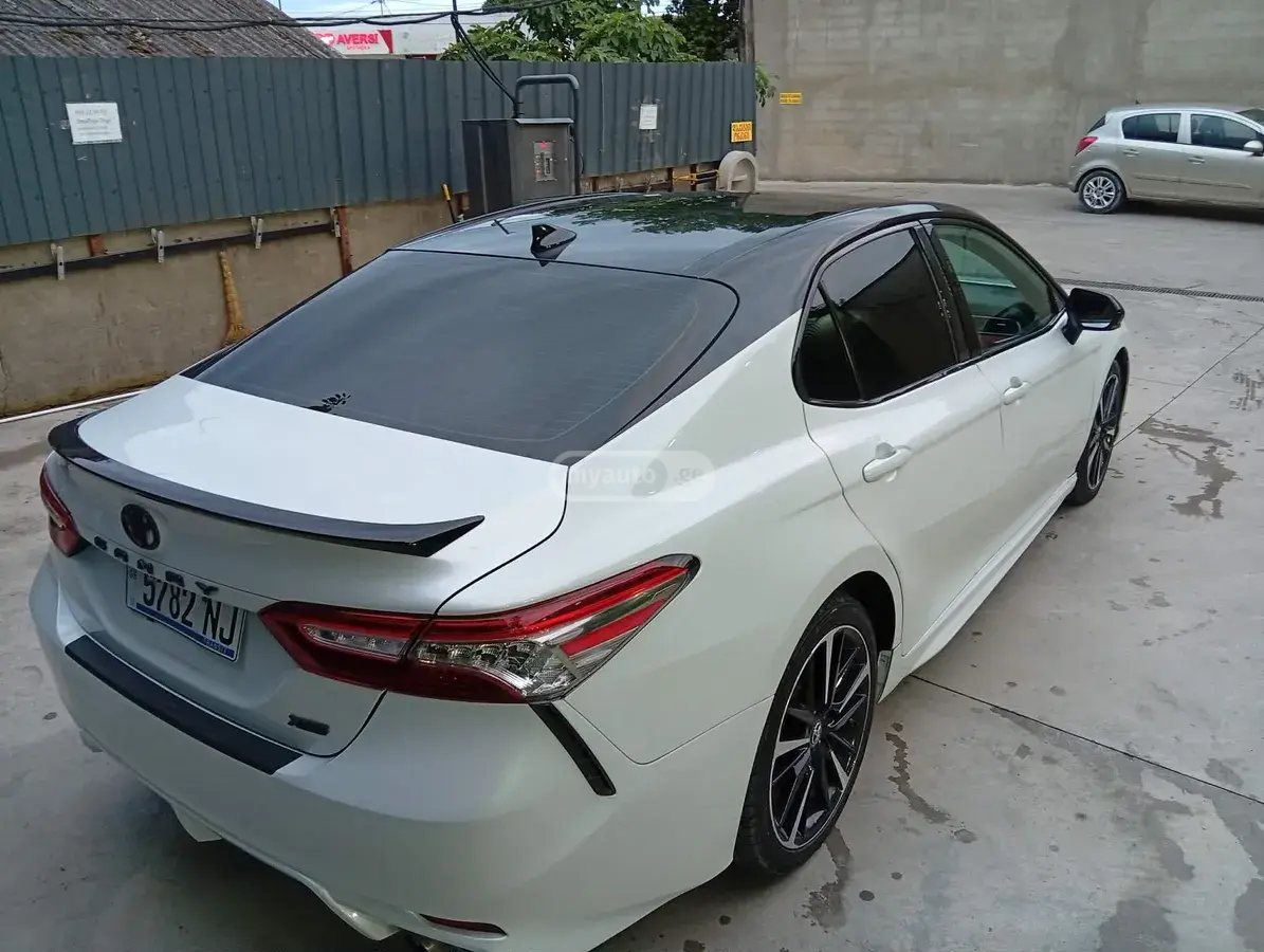 Toyota Camry 2019 — photo 2