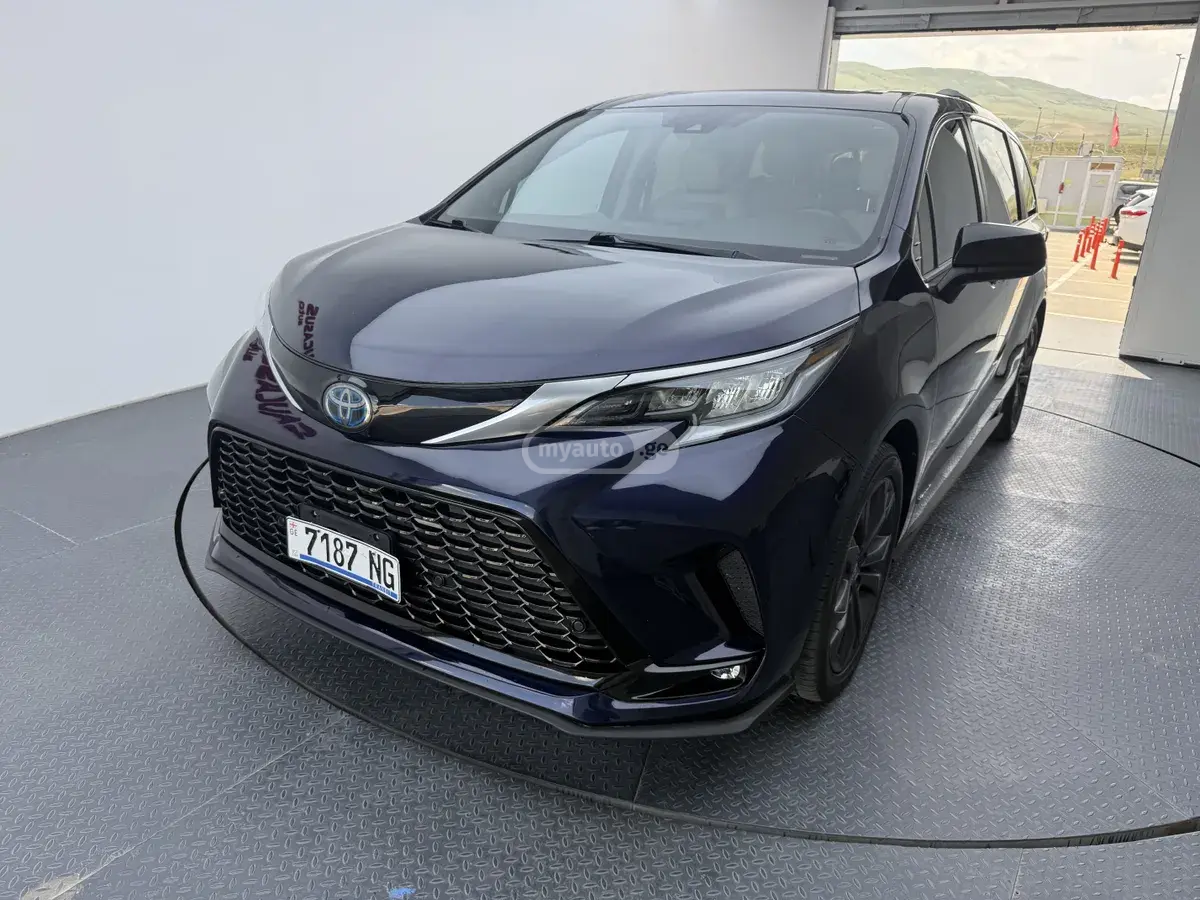 Toyota Sienna 2021 — photo 2