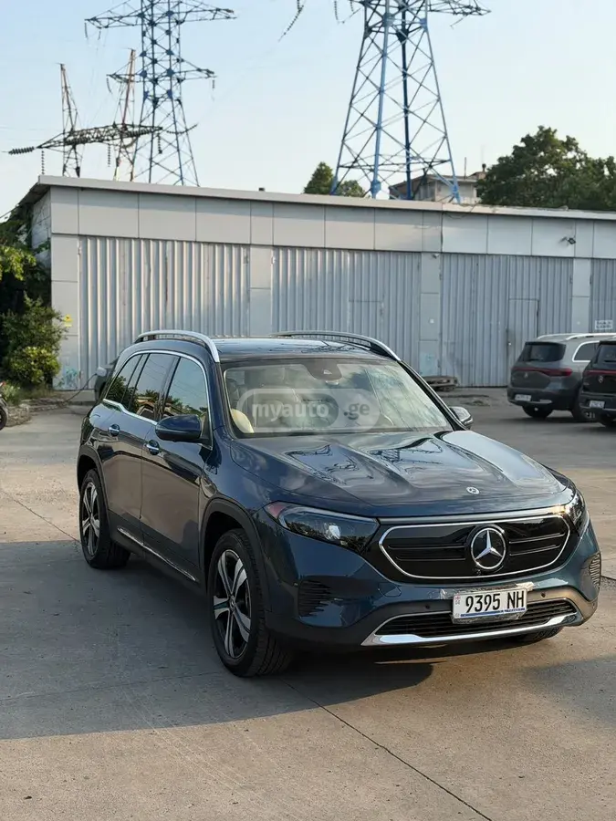 Mercedes-Benz EQB 300