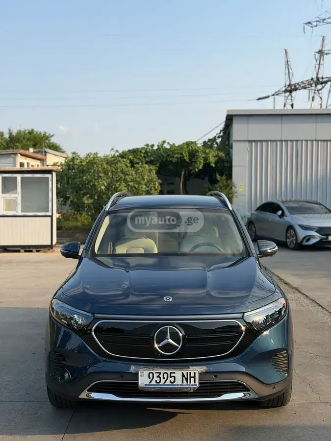 Mercedes-Benz EQB 300 2022 — photo 2