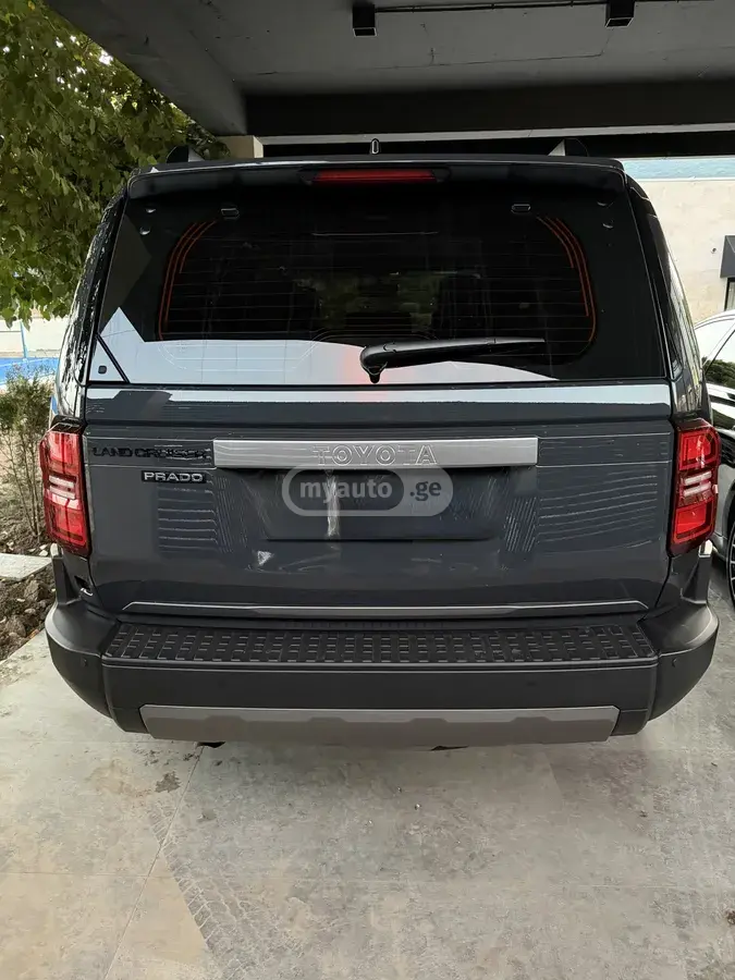 Toyota Land Cruiser Prado 2026 — photo 2