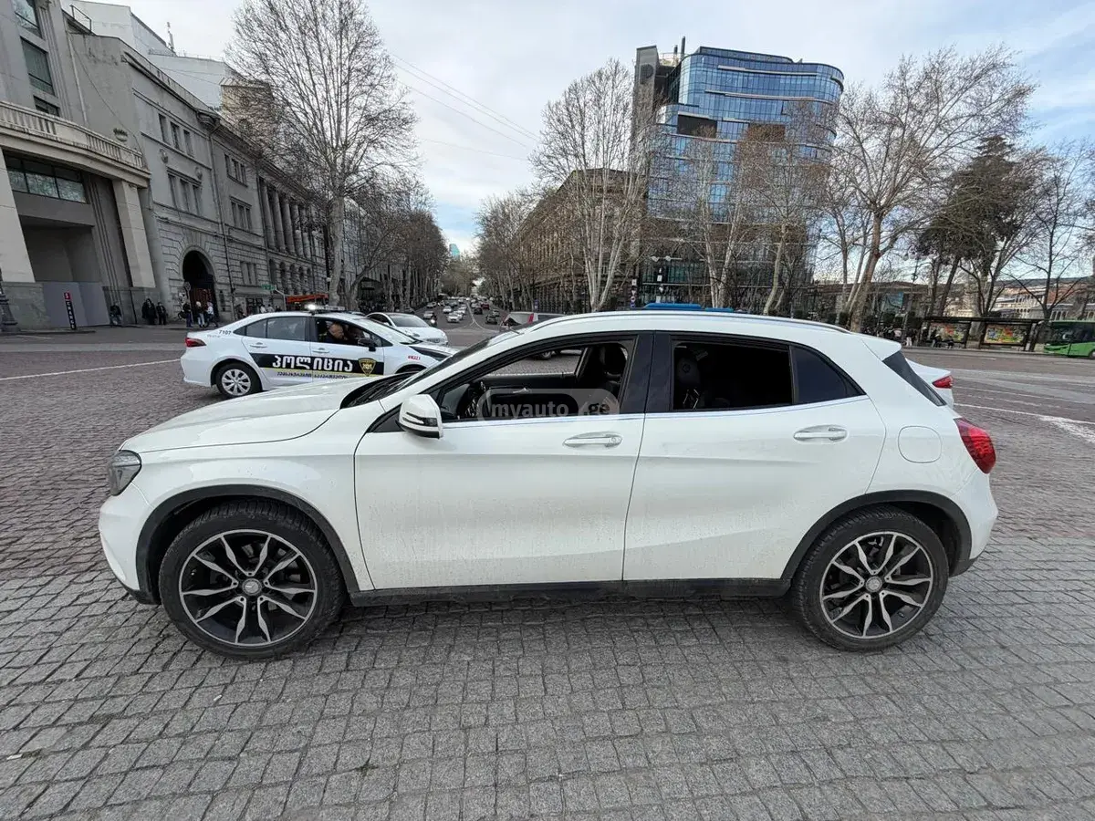 Mercedes-Benz GLA 250