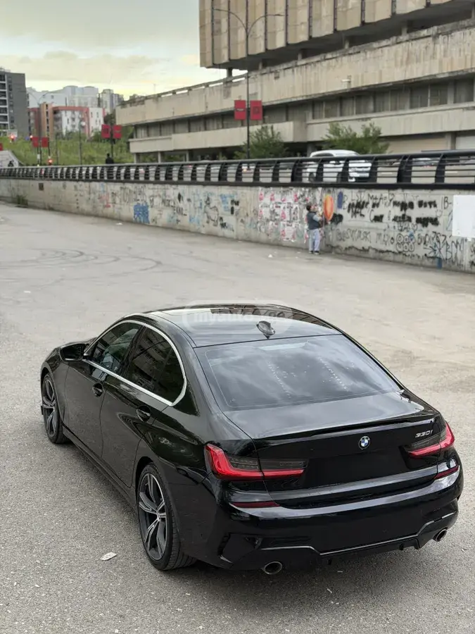 BMW 330 2020 — photo 2