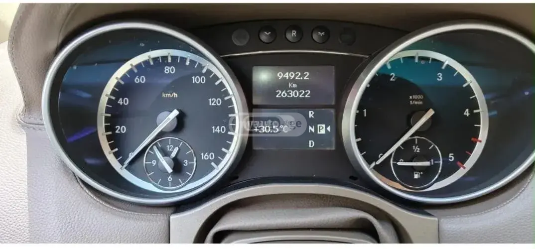 Mercedes-Benz GL 320 2011 — photo 2