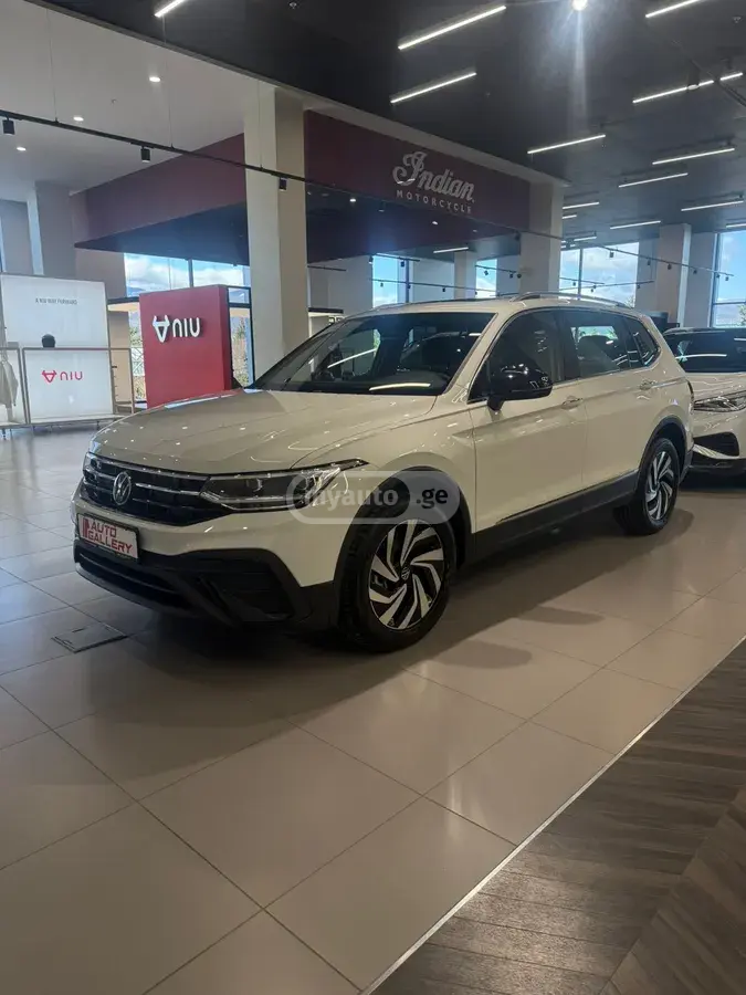 Volkswagen Tiguan 2025 — photo 2