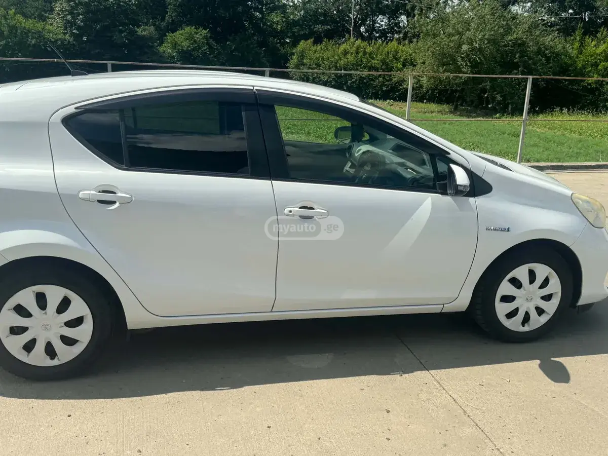 Toyota Aqua 2014 — photo 2