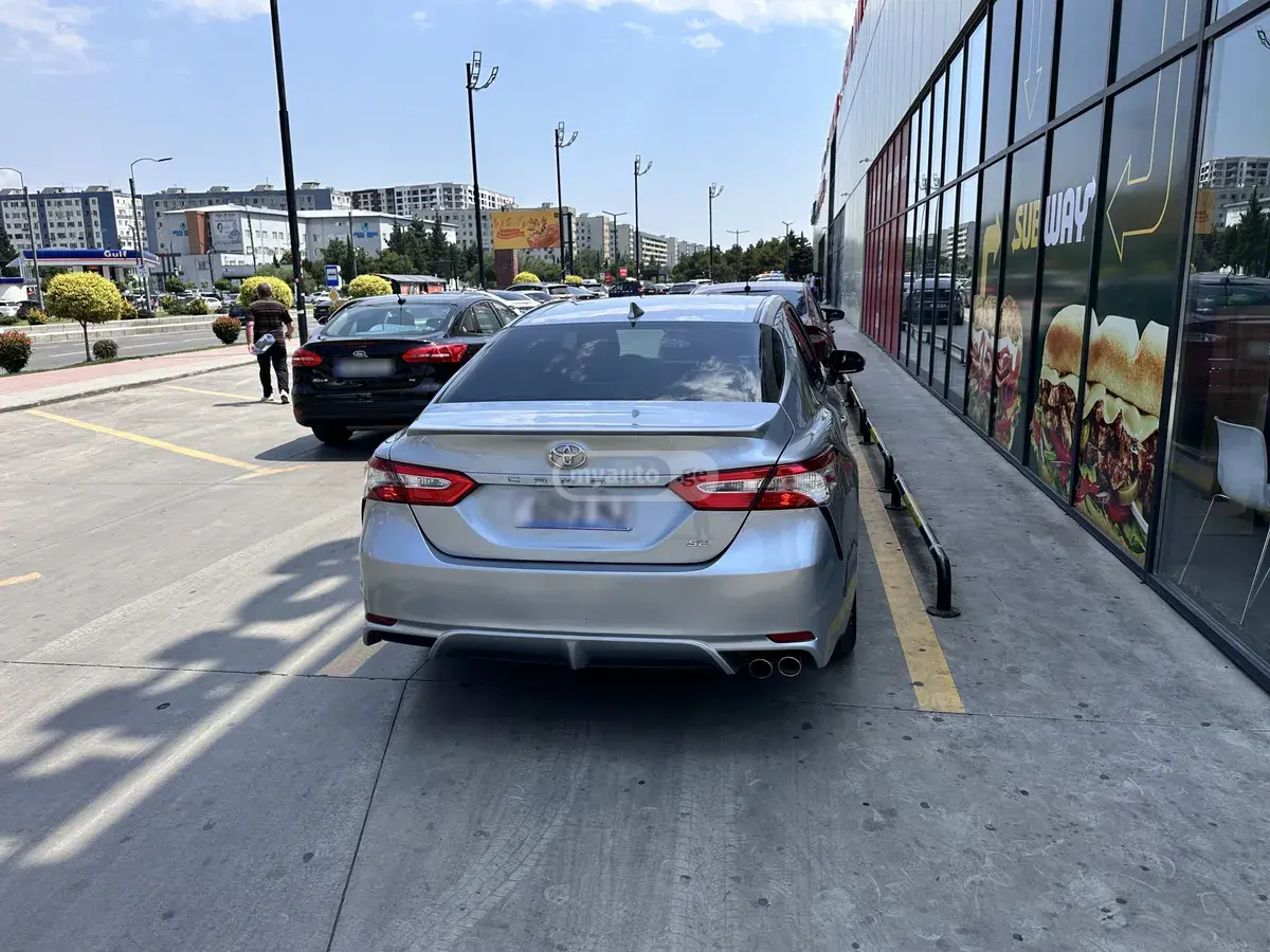 Toyota Camry 2020 — photo 2