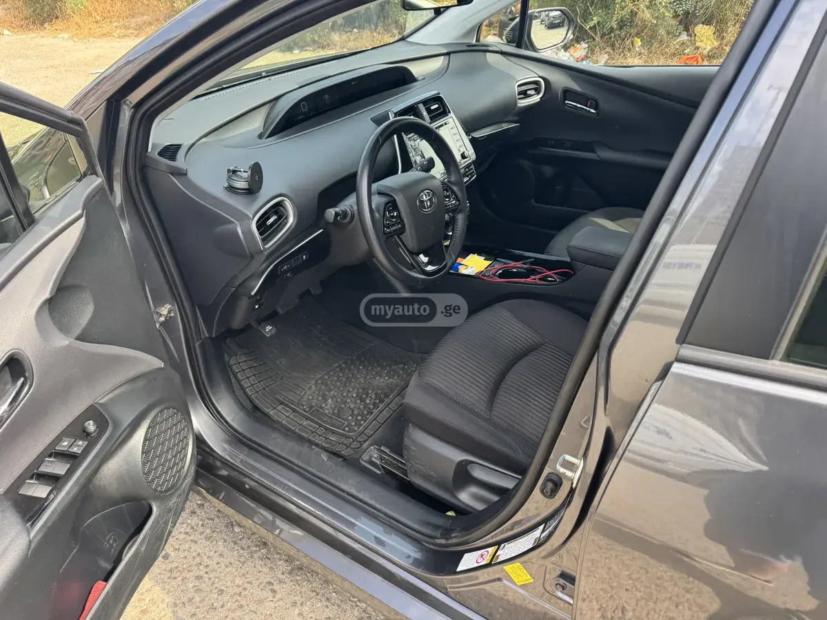 Toyota Prius Prime 2022 — photo 2