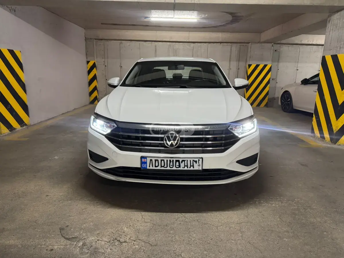 Volkswagen Jetta 2018 — photo 2