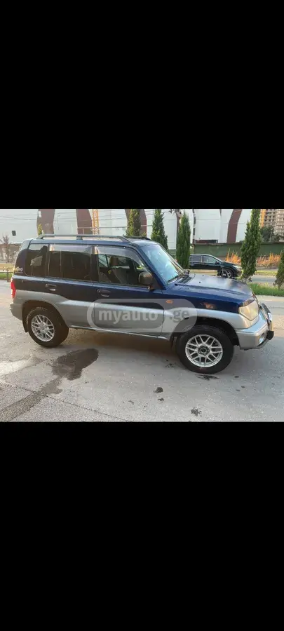 Mitsubishi Pajero IO