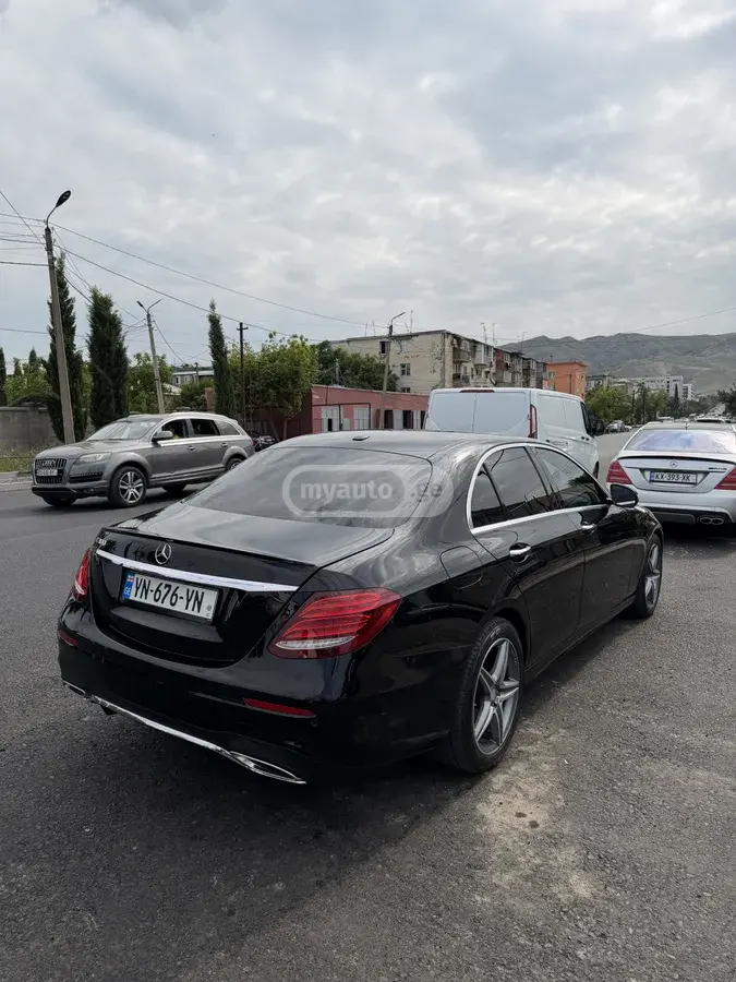 Mercedes-Benz E 300 2017 — photo 2