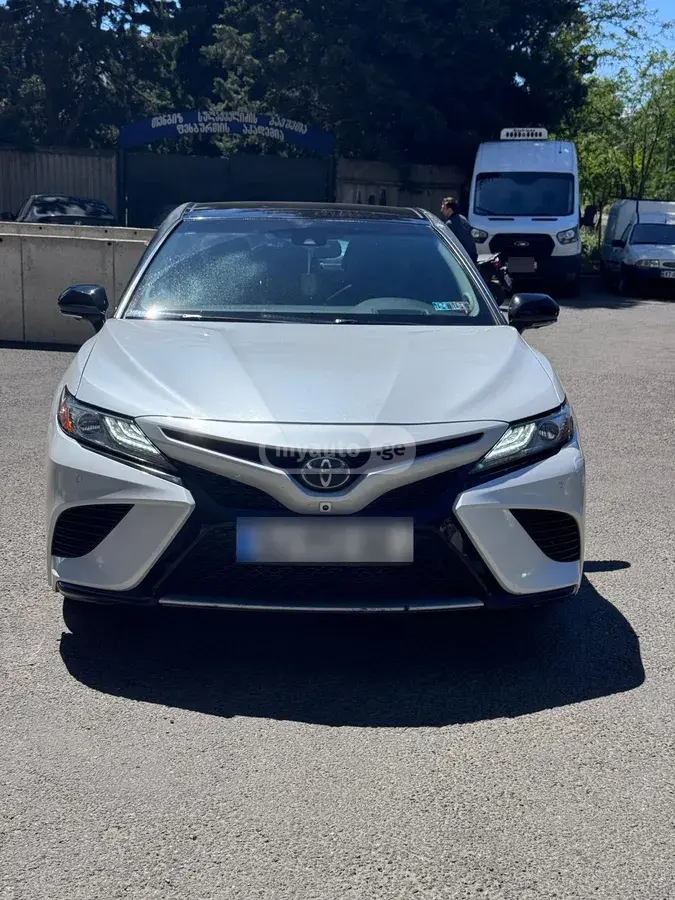 Toyota Camry 2019 — photo 2