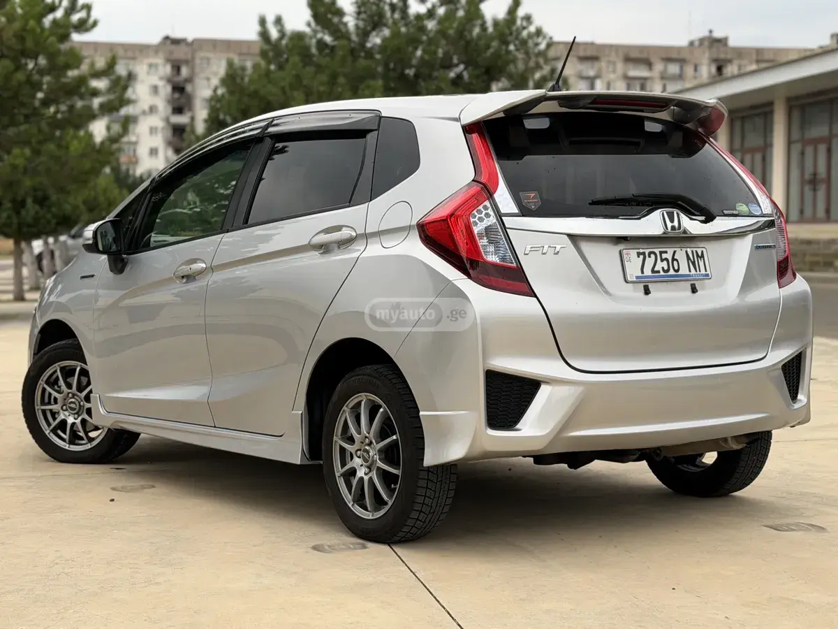 Honda Fit 2017 — photo 2