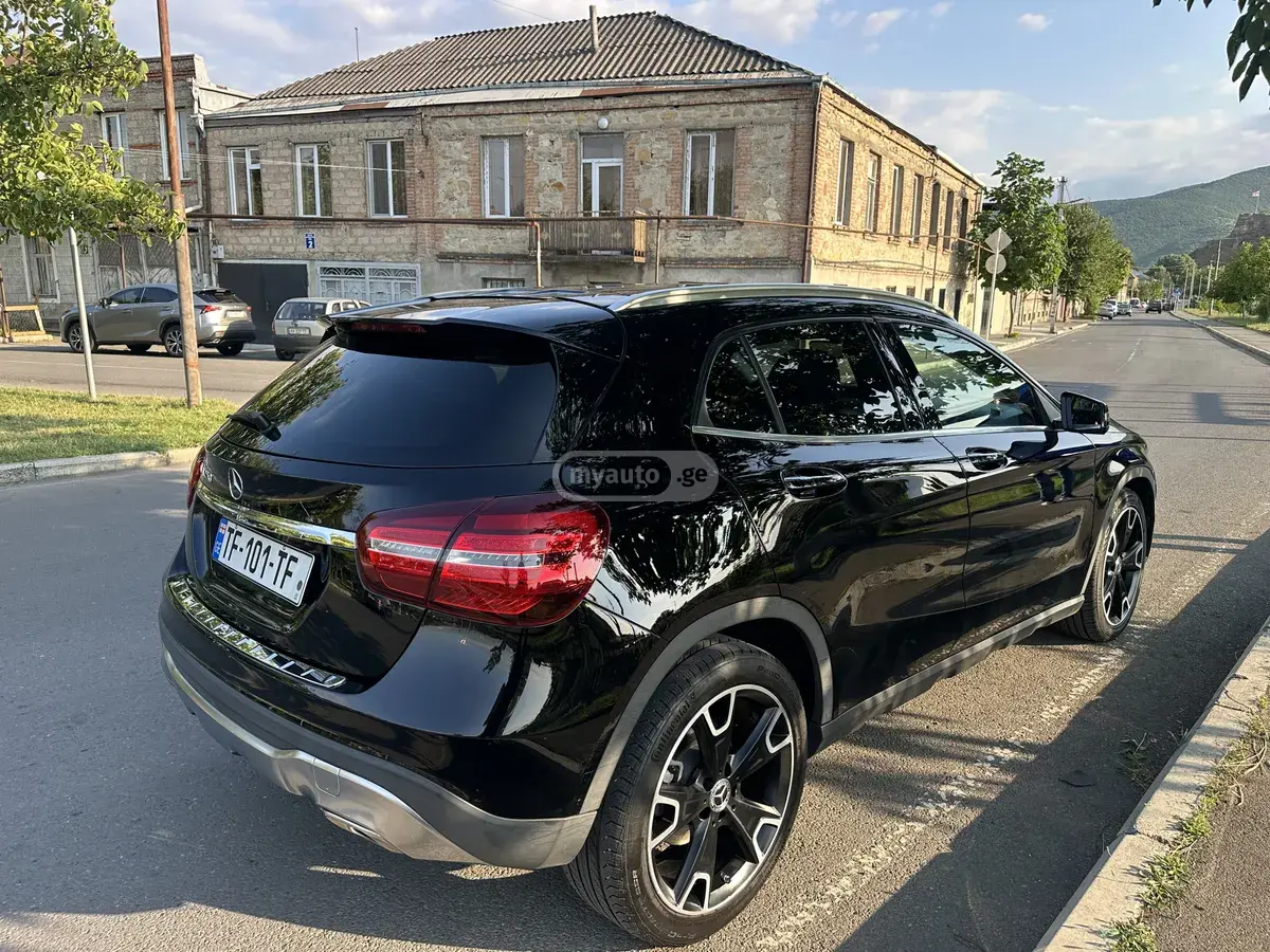 Mercedes-Benz GLA 250 2018 — photo 2