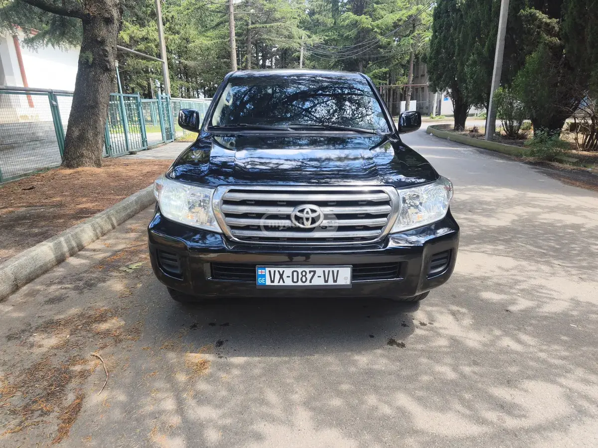 Toyota Land Cruiser 2011 — photo 2