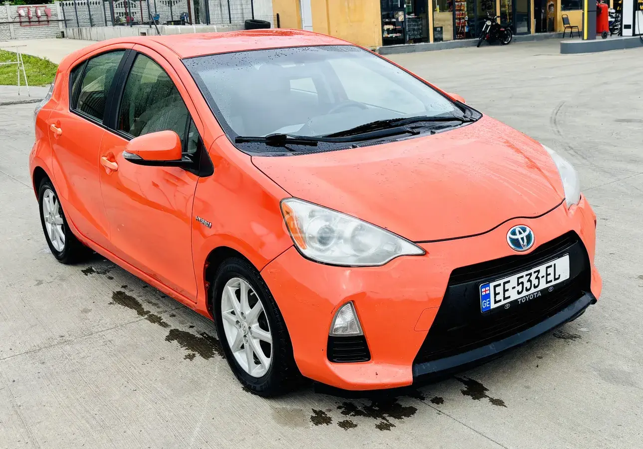 Toyota Prius 2012 — photo 2