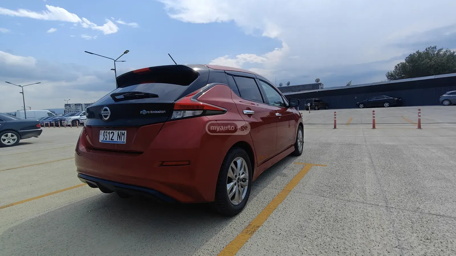 Nissan Leaf 2019 — photo 2