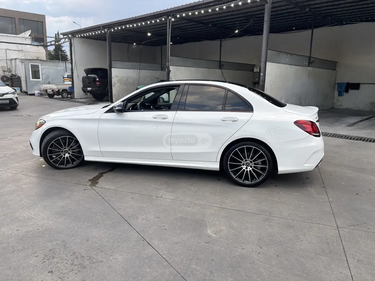 Mercedes-Benz C 300 2019 — photo 2