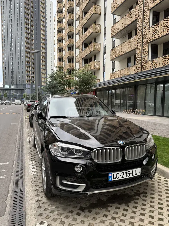 BMW X5 2017 — photo 2