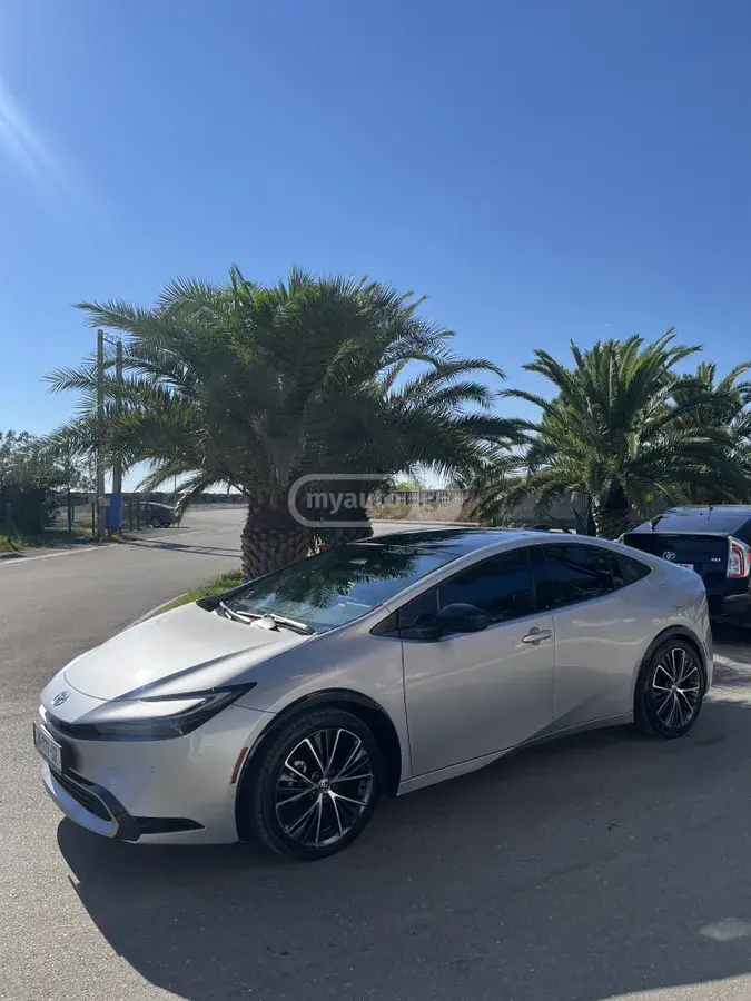 Toyota Prius 2024 — photo 2