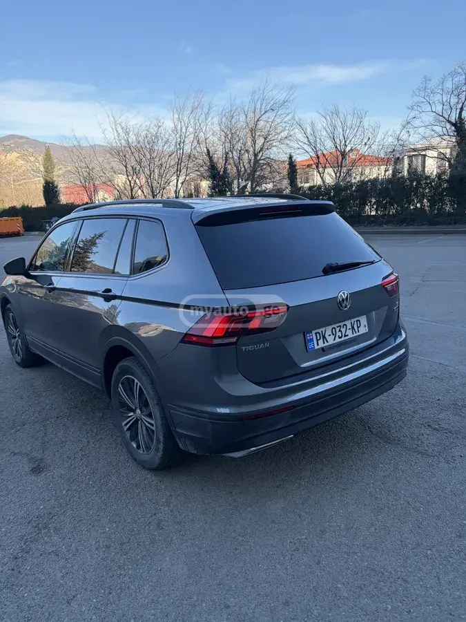 Volkswagen Tiguan 2017 — photo 2
