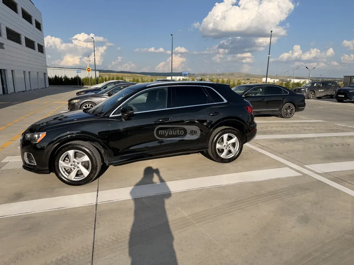 Audi Q3 2019 — photo 2