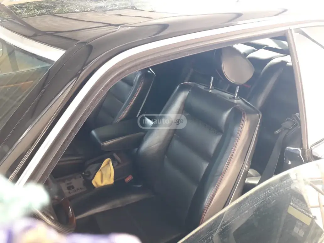 Mercedes-Benz 560 1990 — photo 2