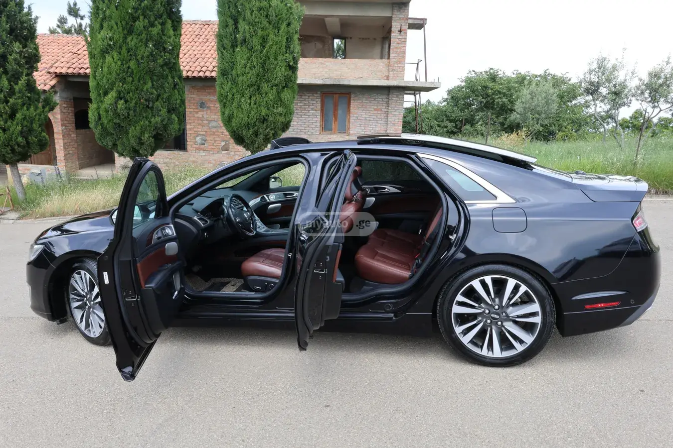 Lincoln MKZ 2019 — photo 2