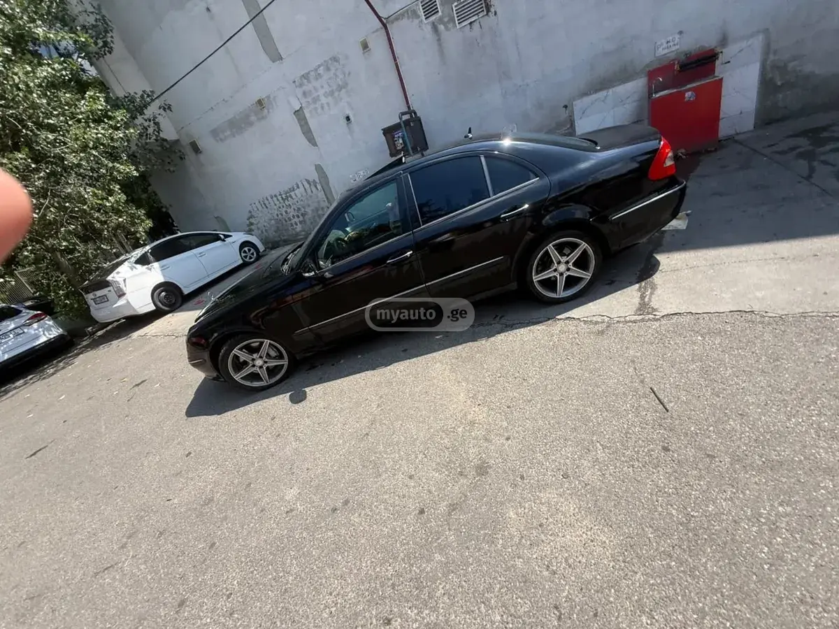 Mercedes-Benz E 320 2007 — photo 2