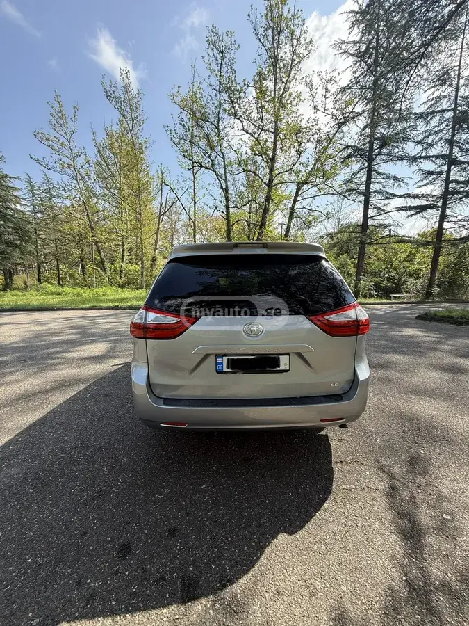 Toyota Sienna 2015 — photo 2