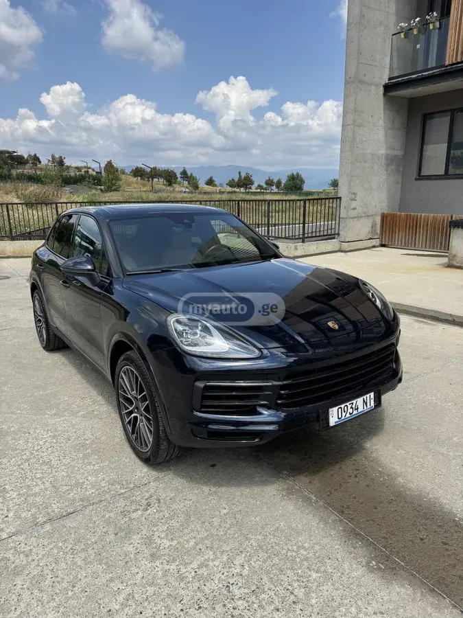 Porsche Cayenne 2021 — photo 2