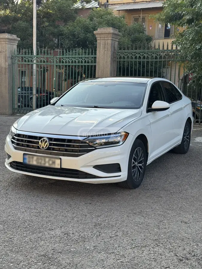Volkswagen Jetta 2019 — photo 2