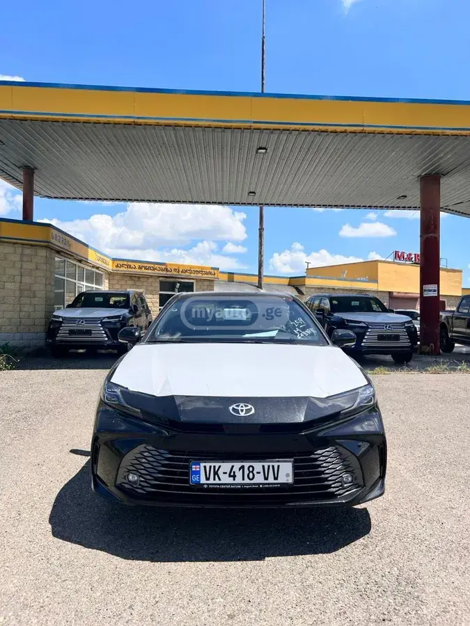 Toyota Camry 2026 — photo 2