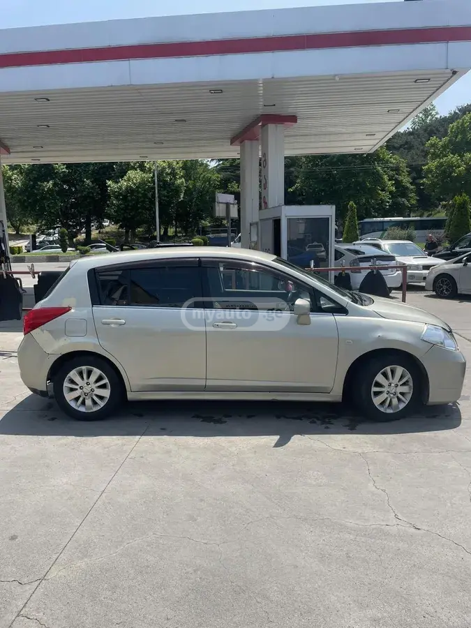 Nissan Tiida 2005 — photo 2