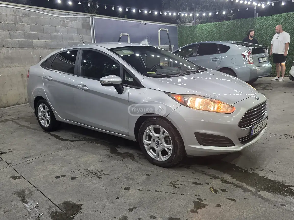 Ford Fiesta 2015 — photo 2