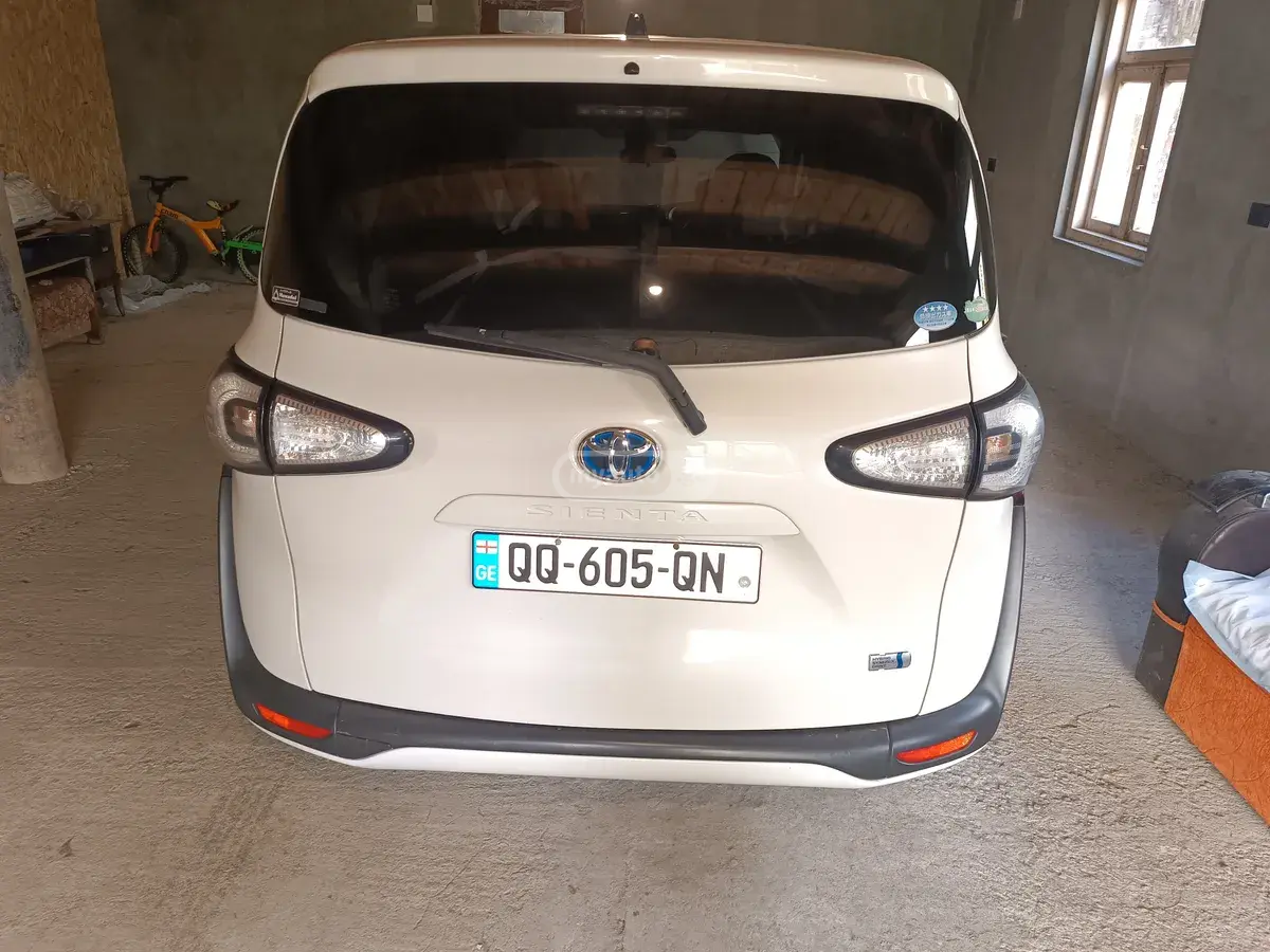 Toyota Sienta
