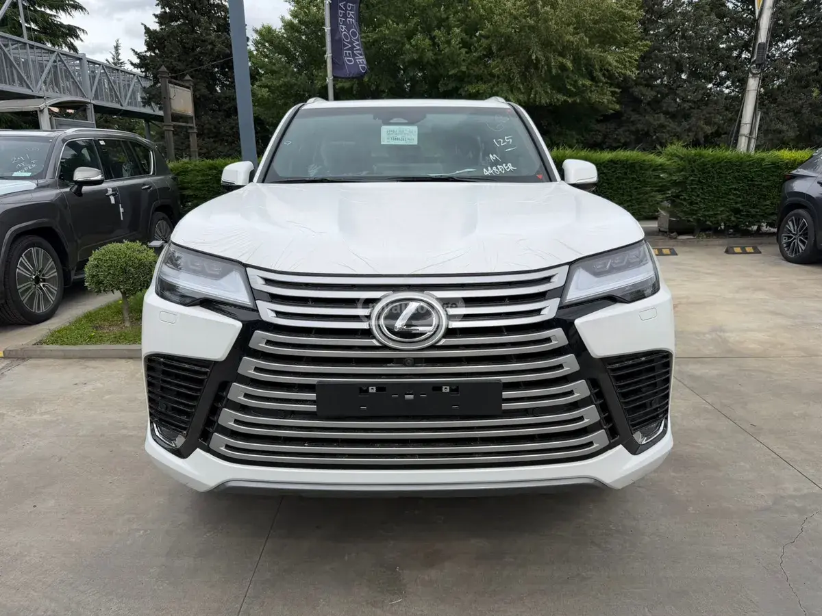 Lexus LX 500 2026 — photo 2