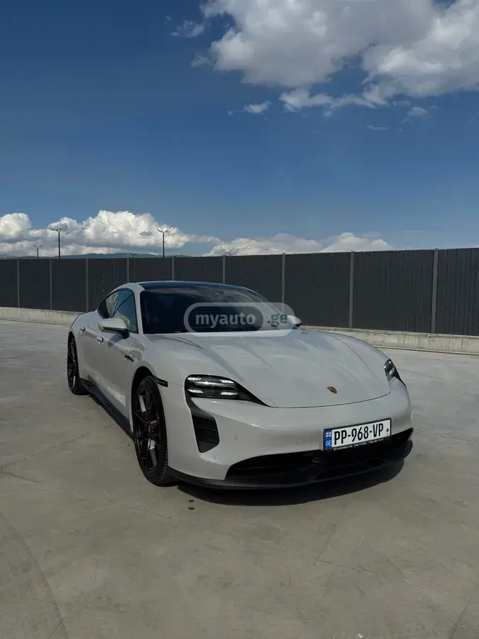 Porsche Taycan Turbo