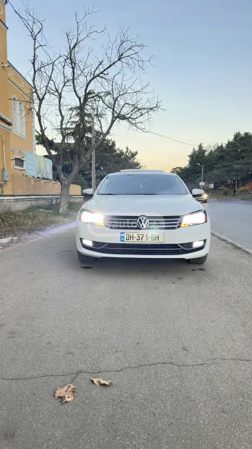 Volkswagen Passat 2013 — photo 2