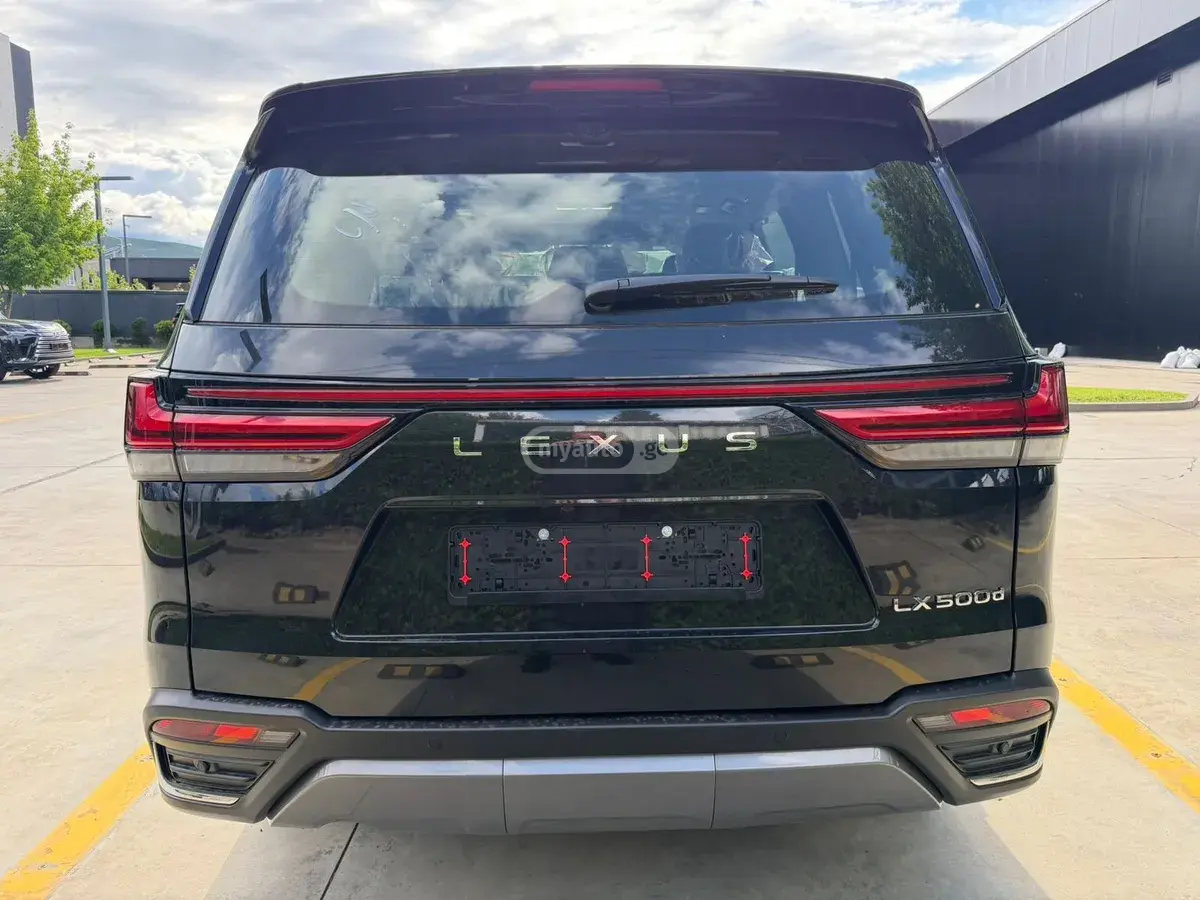 Lexus LX 500 2026 — photo 2