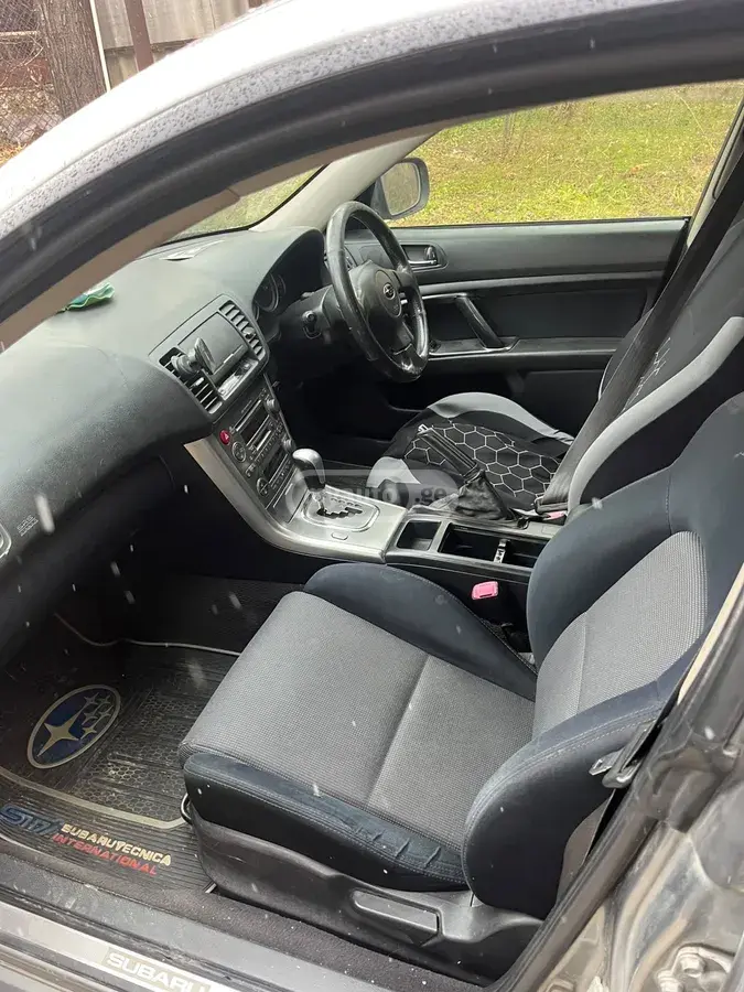 Subaru Legacy 2004 — photo 2