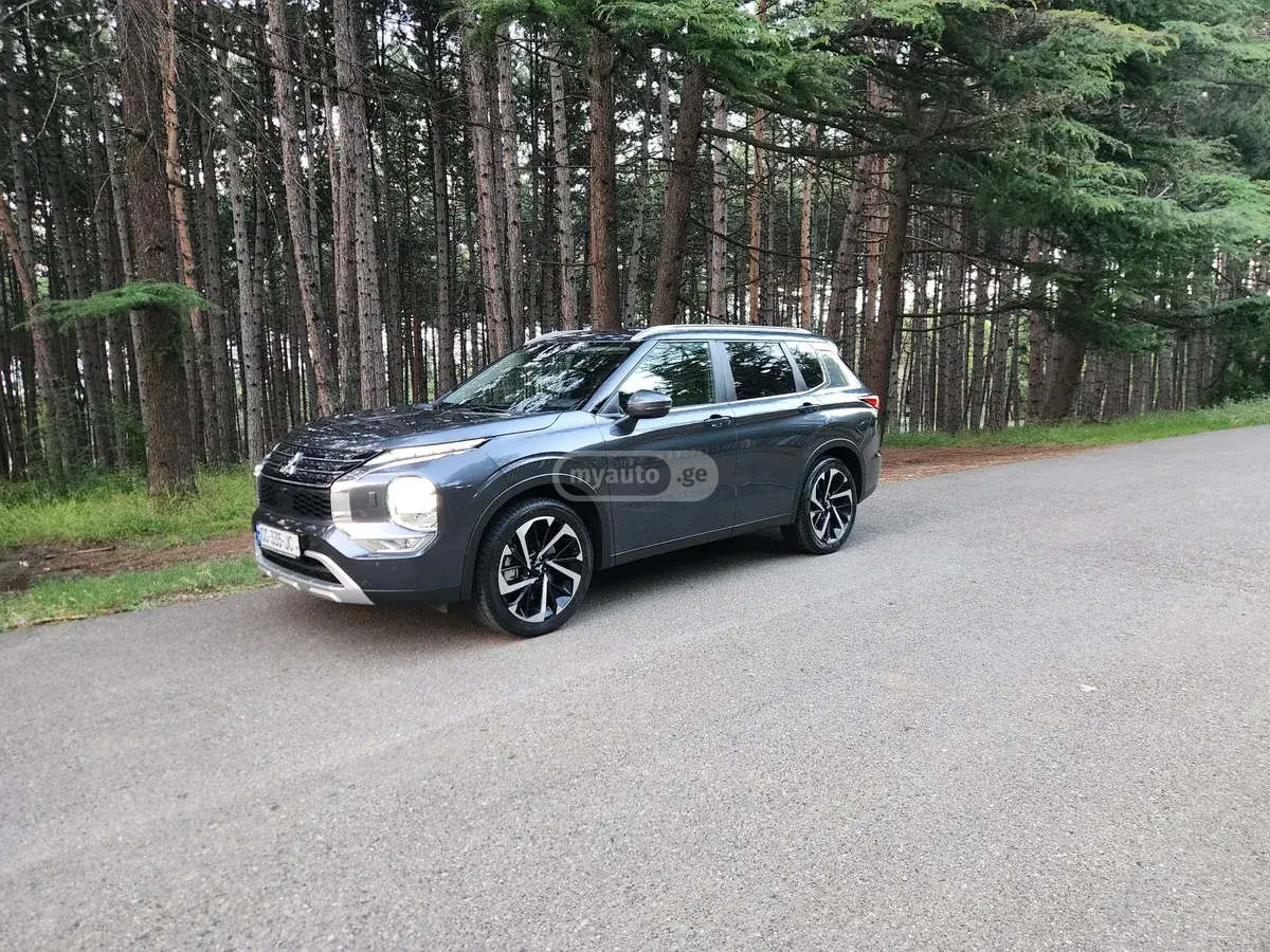 Mitsubishi Outlander 2024 — photo 2