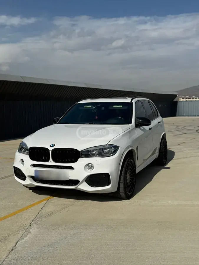 BMW X5 2017 — photo 2