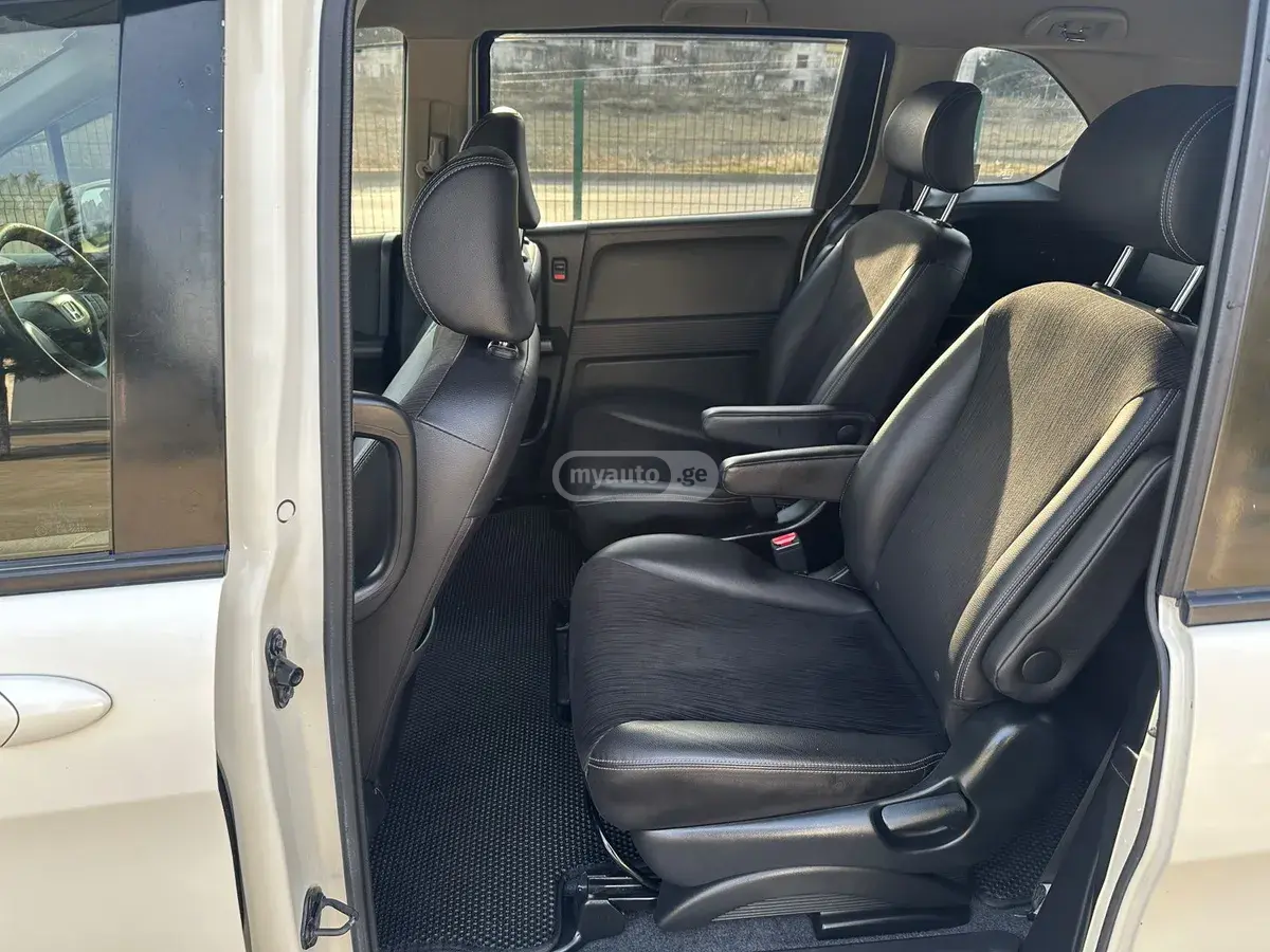 Honda Freed 2012 — photo 2