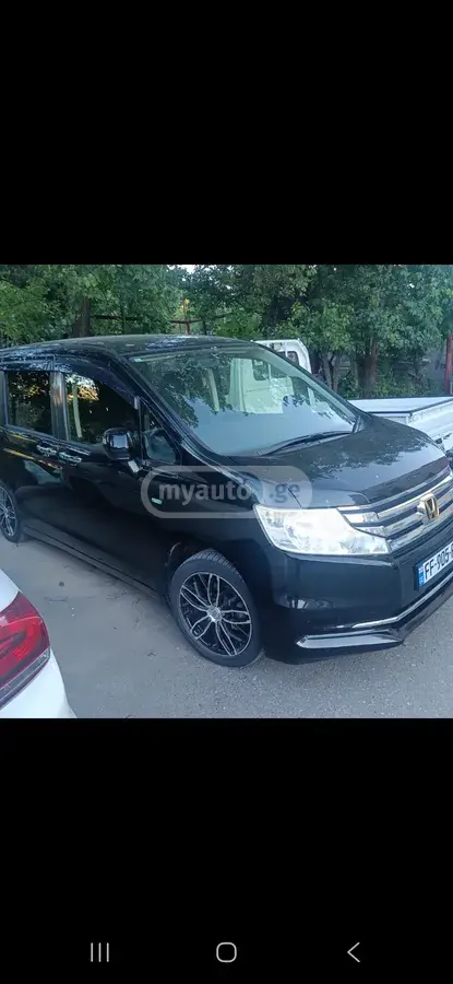 Honda Step Wagon 2014 — photo 2