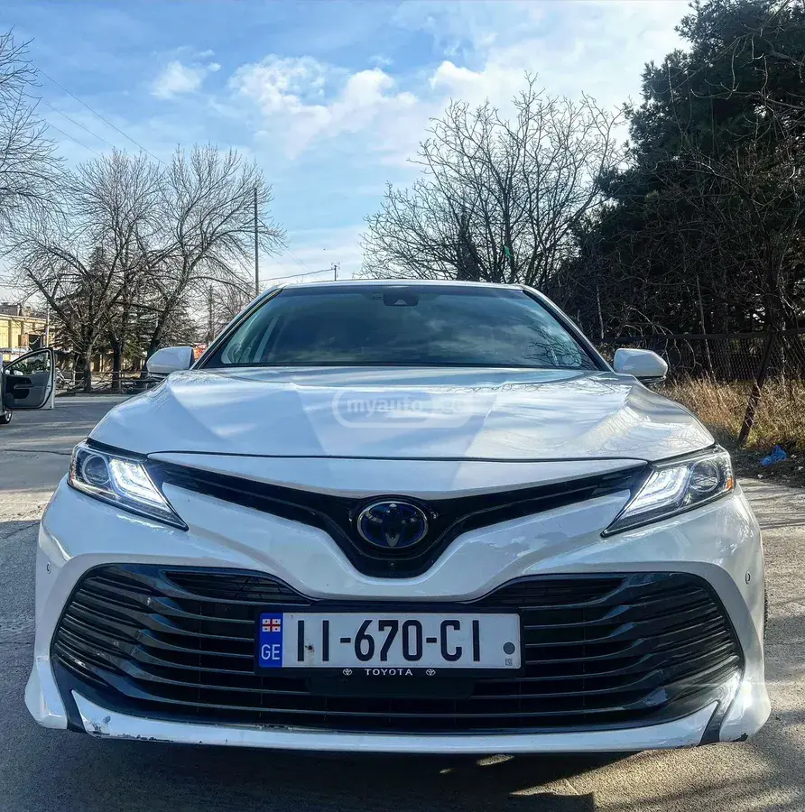 Toyota Camry 2018 — photo 2