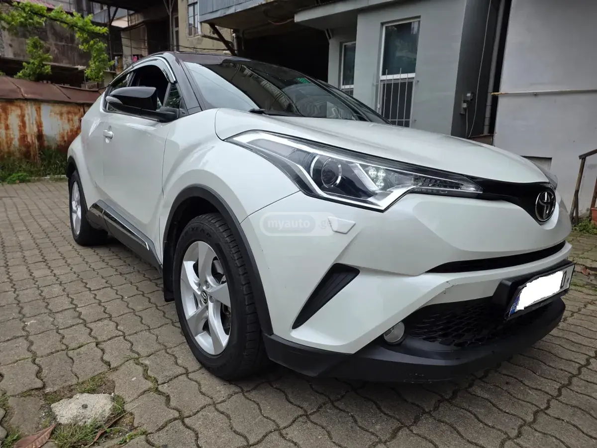 Toyota C-HR 2018 — photo 2